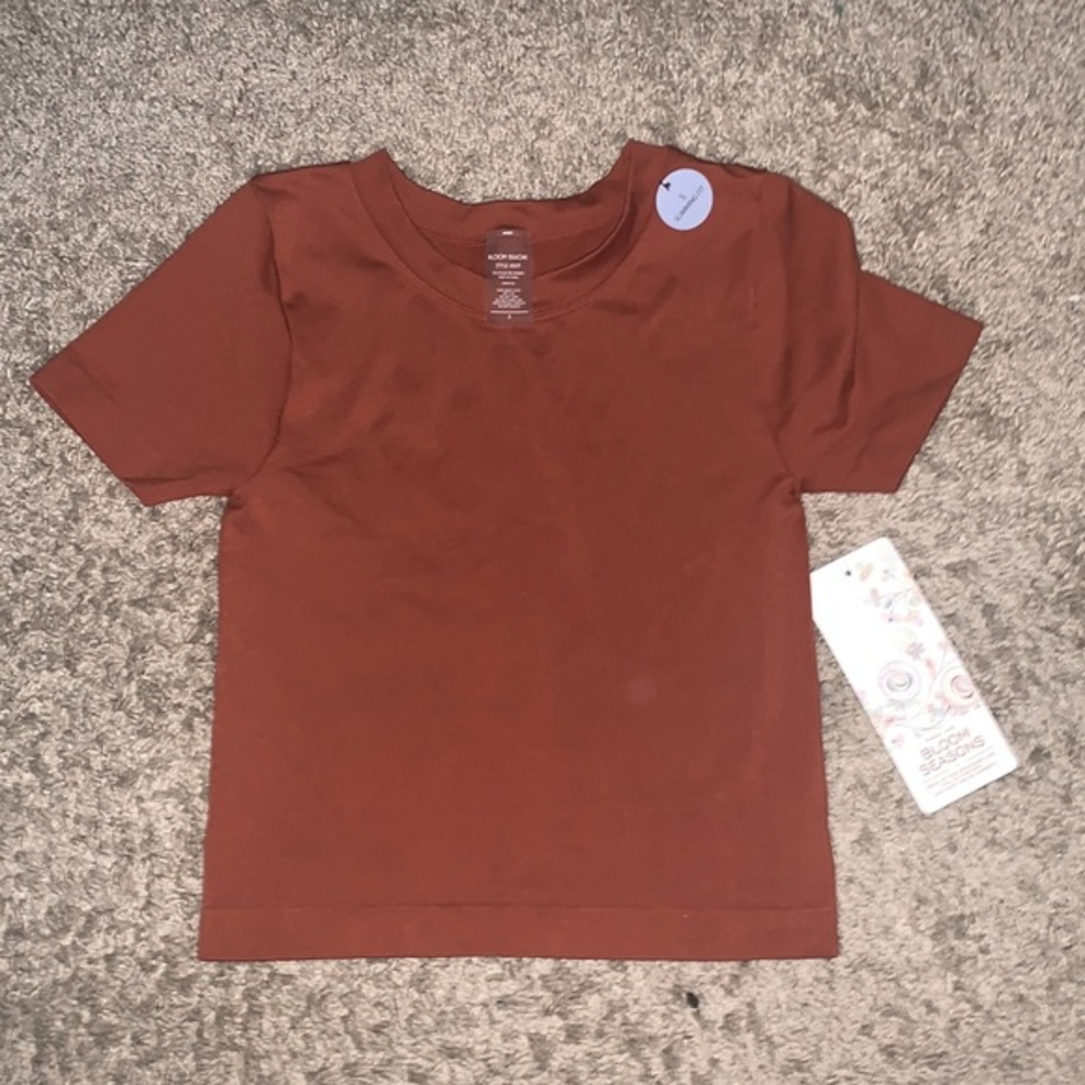 Women’s‎ athletic top size small